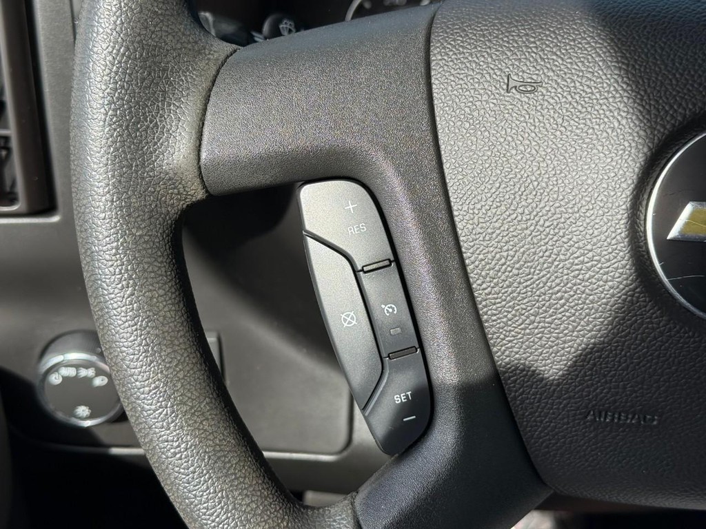 Chevrolet Express Passenger Vehicle Full-screen Gallery Image 17