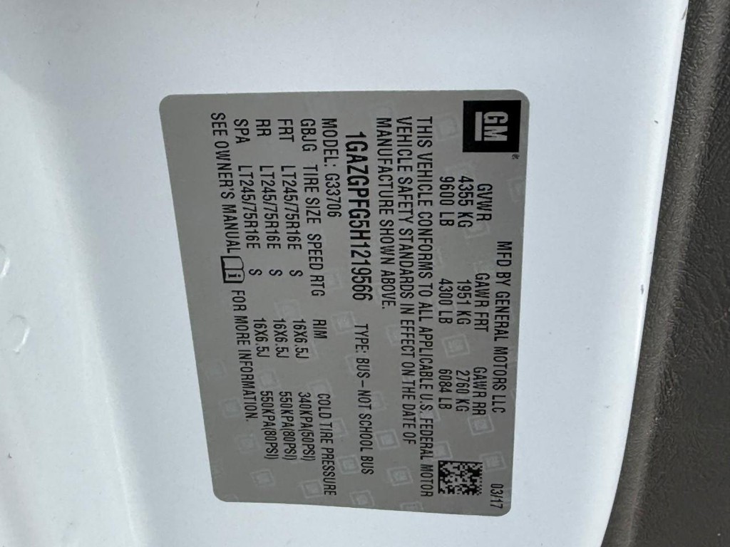 Chevrolet Express Passenger Vehicle Full-screen Gallery Image 20