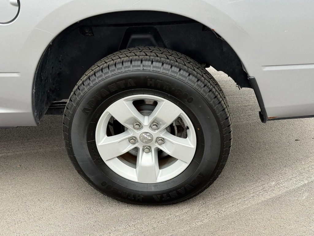 Ram 1500 Classic Vehicle Full-screen Gallery Image 05