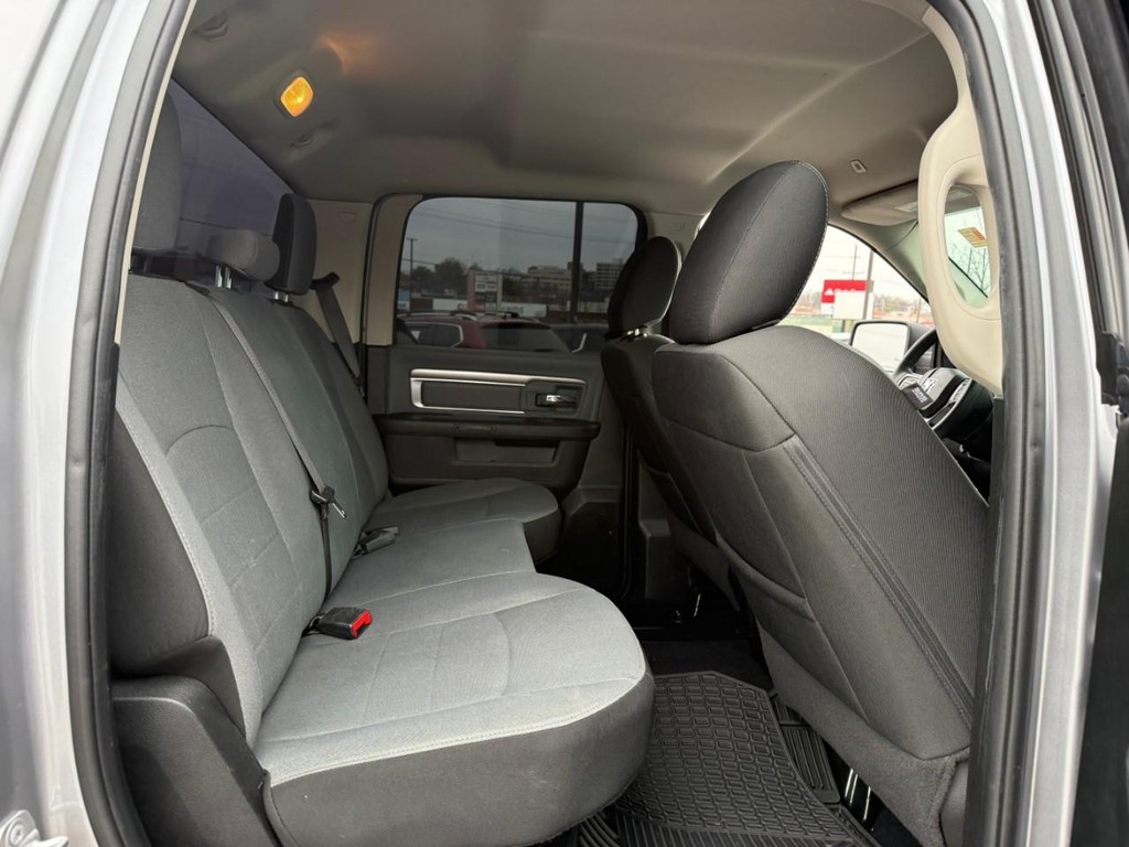 Ram 1500 Classic Vehicle Full-screen Gallery Image 10