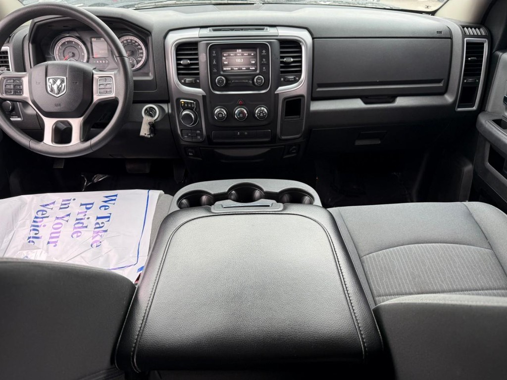 Ram 1500 Classic Vehicle Full-screen Gallery Image 11