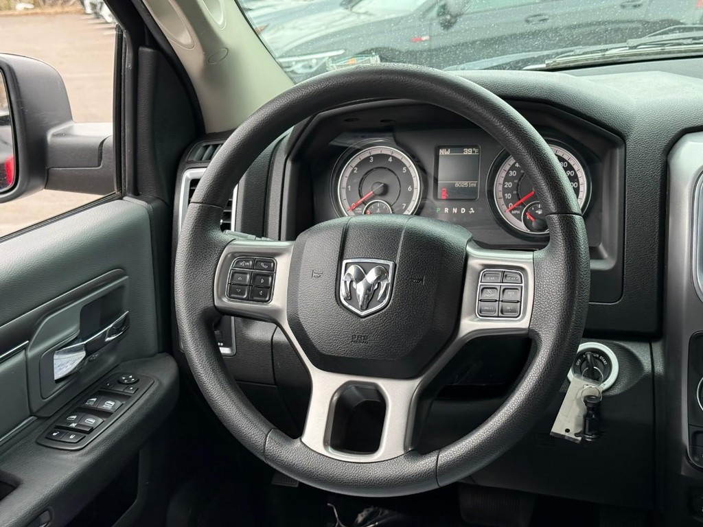 Ram 1500 Classic Vehicle Full-screen Gallery Image 12