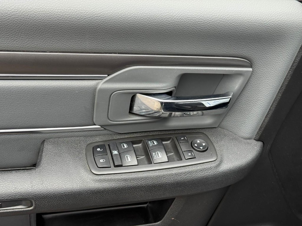 Ram 1500 Classic Vehicle Full-screen Gallery Image 15