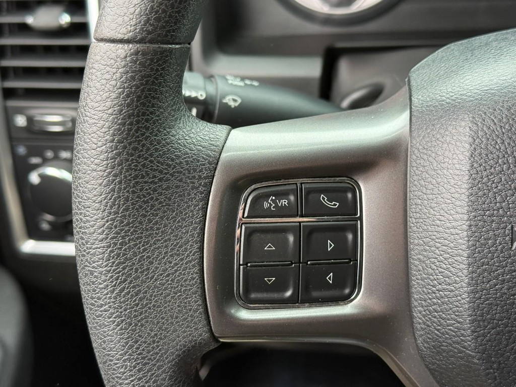 Ram 1500 Classic Vehicle Full-screen Gallery Image 17