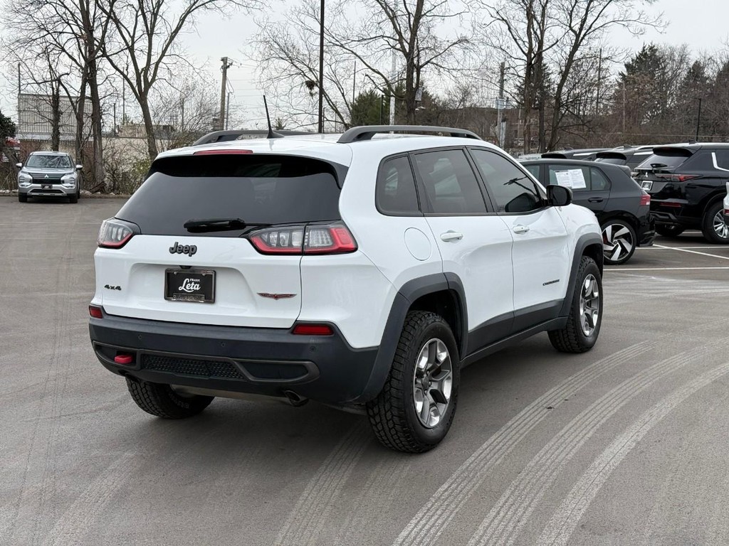 Jeep Cherokee Vehicle Full-screen Gallery Image 03