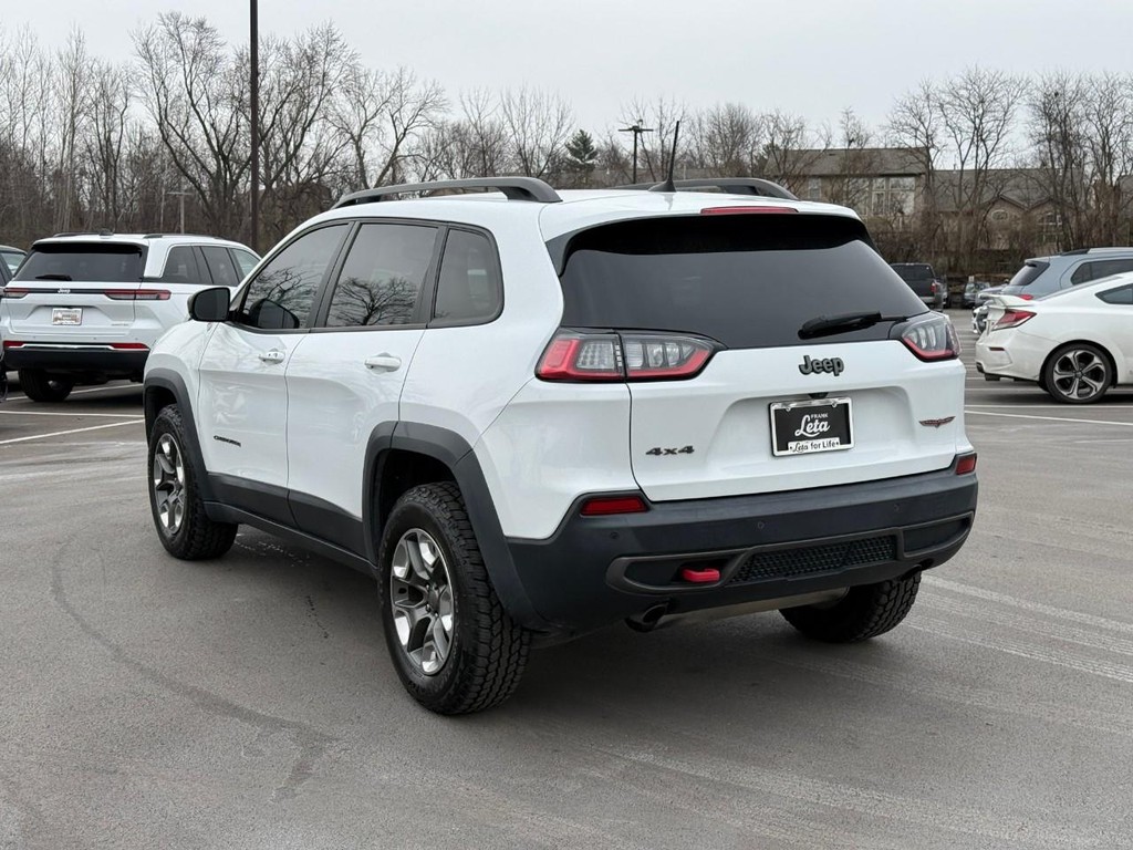 Jeep Cherokee Vehicle Full-screen Gallery Image 04