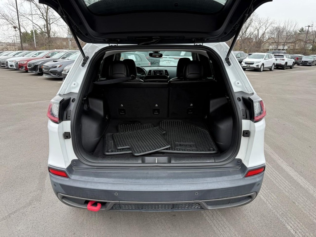 Jeep Cherokee Vehicle Full-screen Gallery Image 06