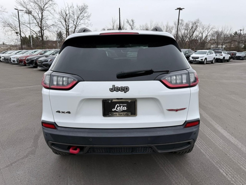 Jeep Cherokee Vehicle Full-screen Gallery Image 07