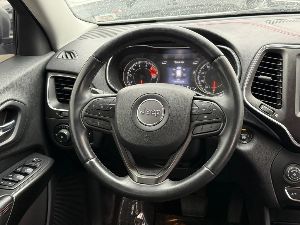 Jeep Cherokee Vehicle Full-screen Gallery Image 11