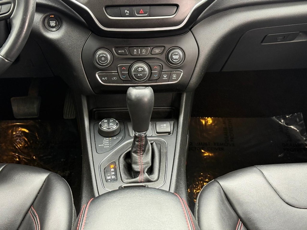 Jeep Cherokee Vehicle Full-screen Gallery Image 13