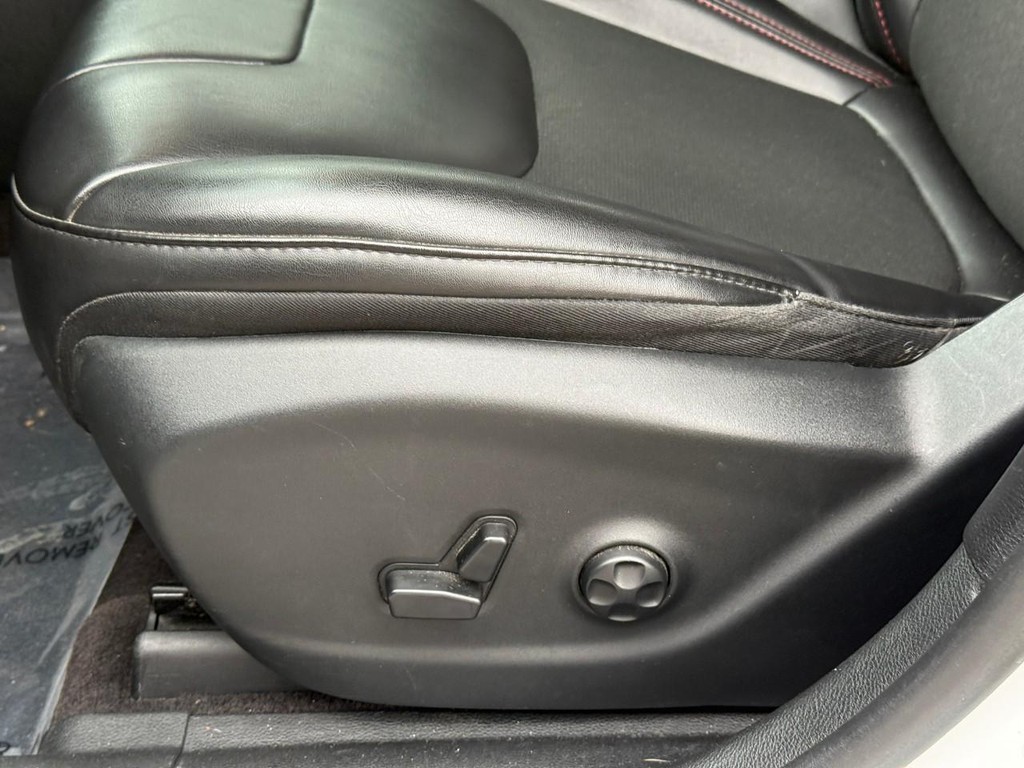 Jeep Cherokee Vehicle Full-screen Gallery Image 16