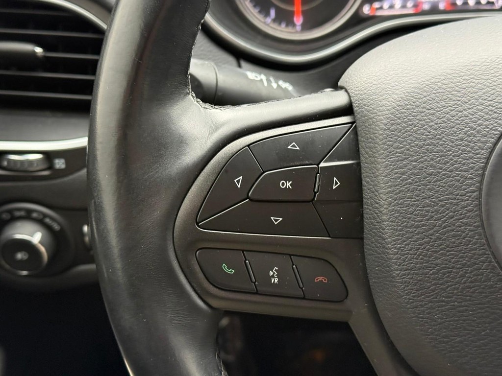 Jeep Cherokee Vehicle Full-screen Gallery Image 17