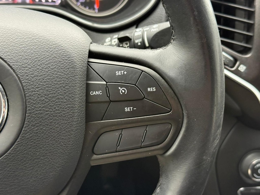 Jeep Cherokee Vehicle Full-screen Gallery Image 18