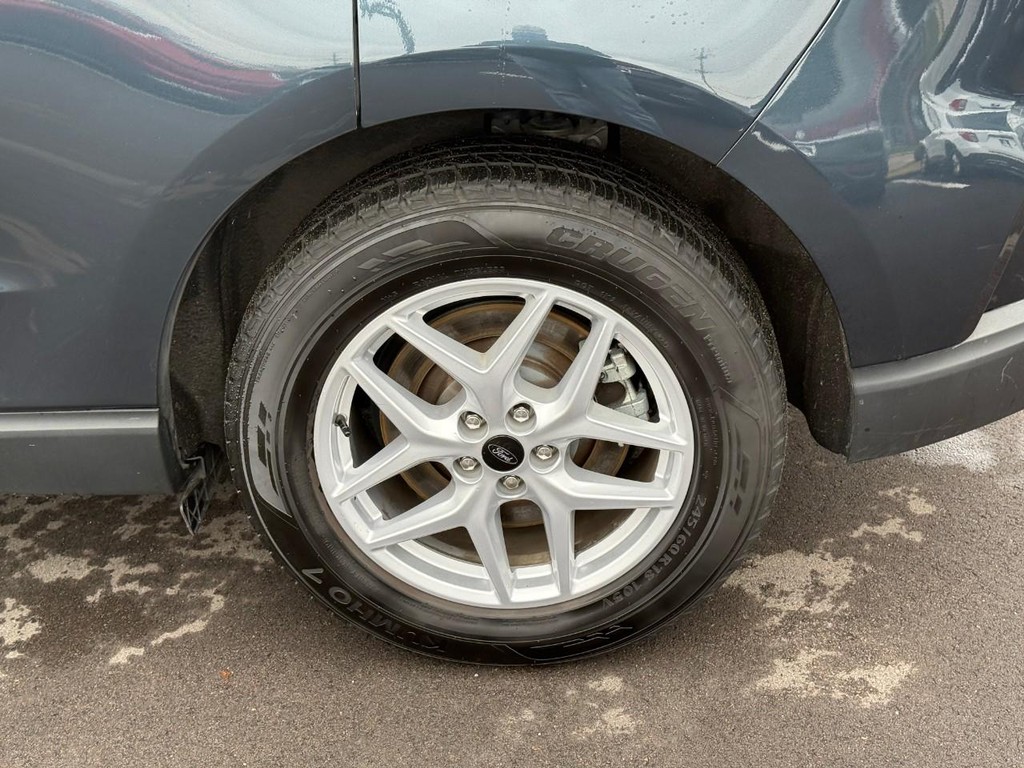 Ford Edge Vehicle Full-screen Gallery Image 05