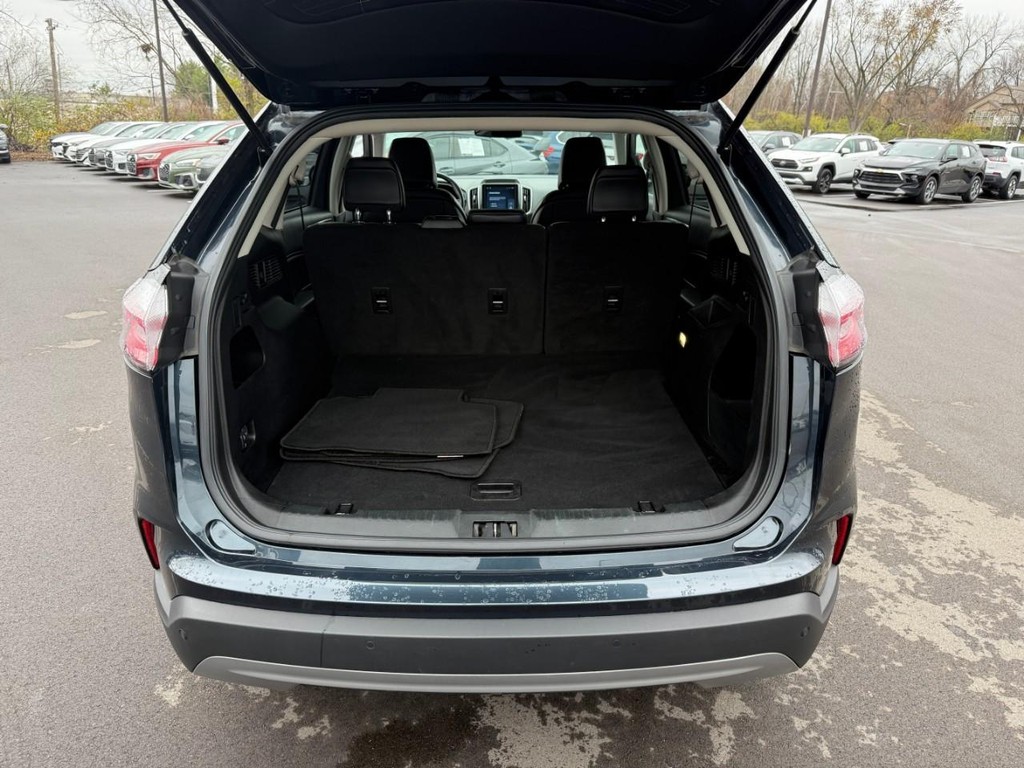 Ford Edge Vehicle Full-screen Gallery Image 06