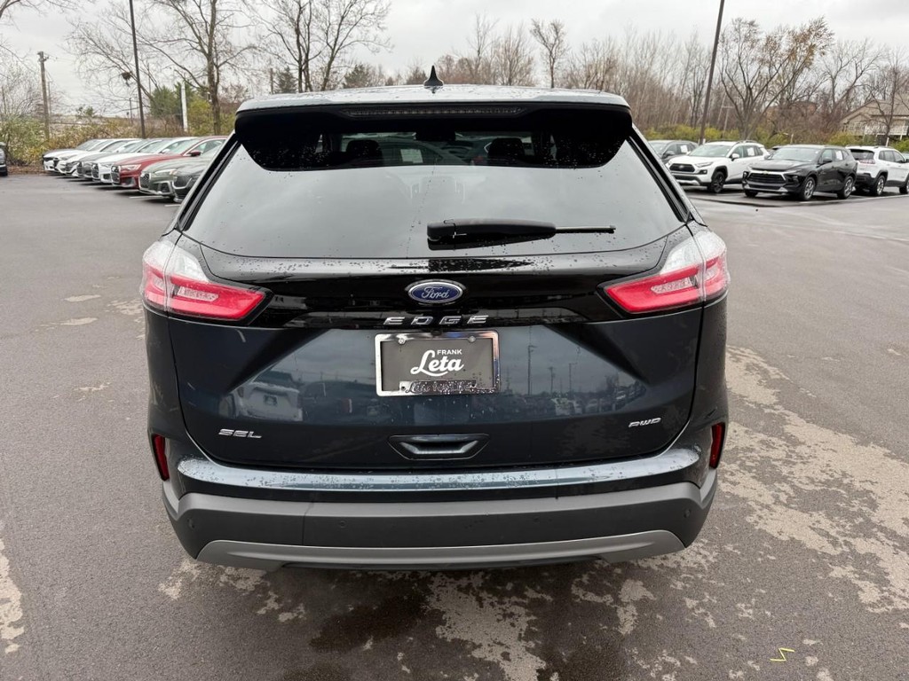 Ford Edge Vehicle Full-screen Gallery Image 07