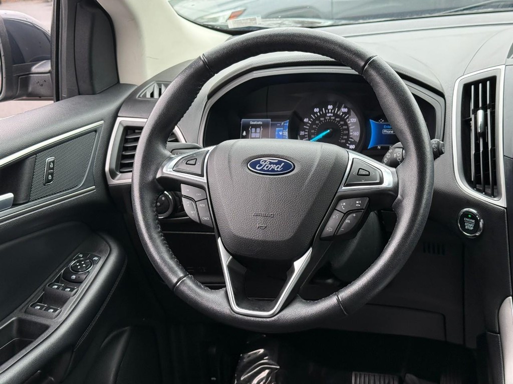 Ford Edge Vehicle Full-screen Gallery Image 12