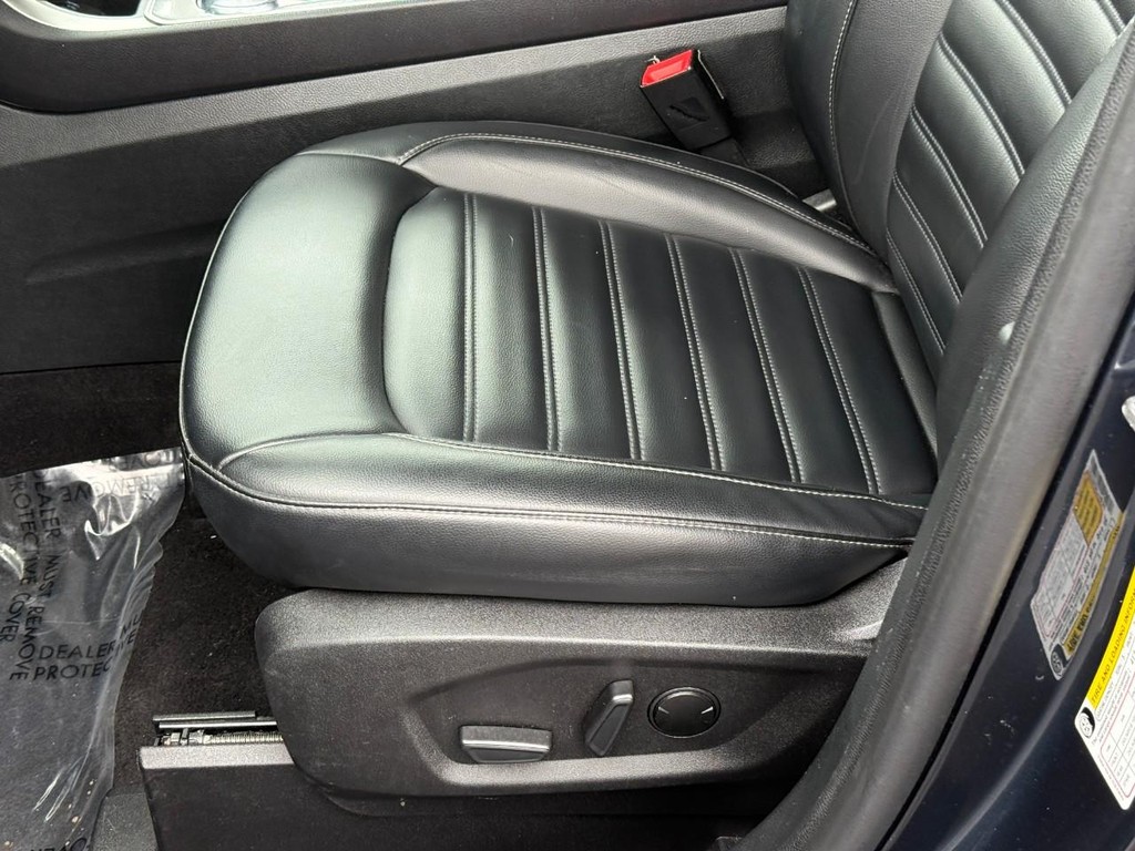 Ford Edge Vehicle Full-screen Gallery Image 17