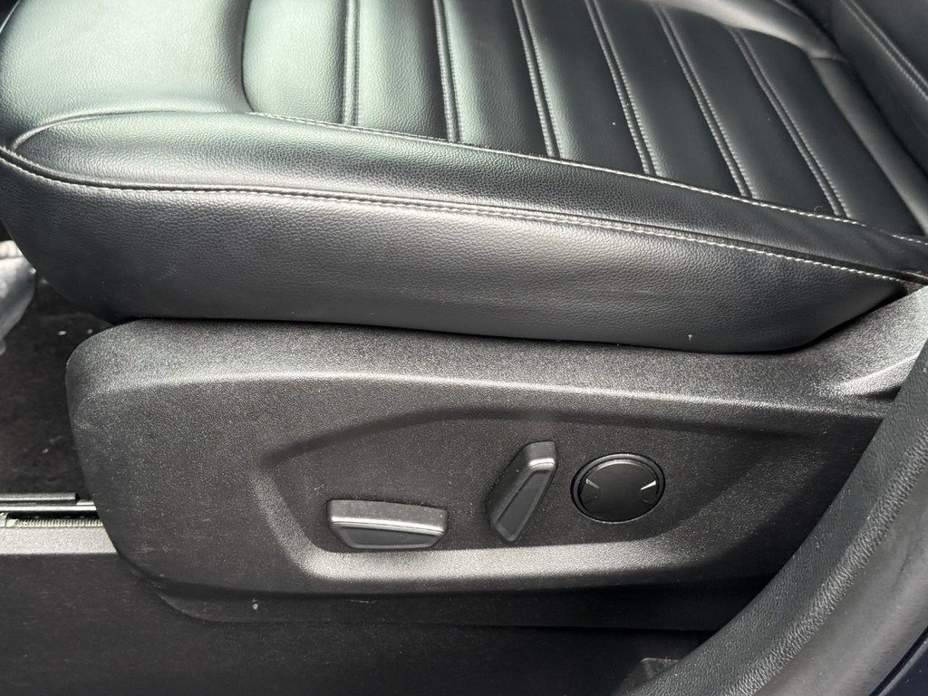 Ford Edge Vehicle Full-screen Gallery Image 18