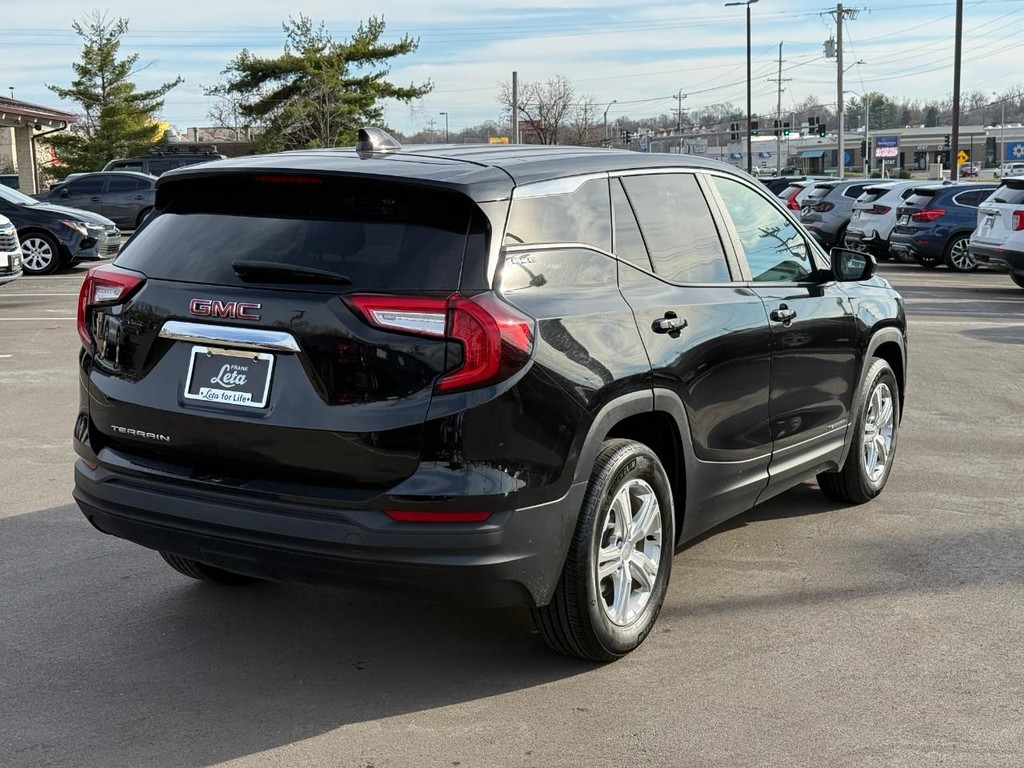 GMC Terrain Vehicle Full-screen Gallery Image 03