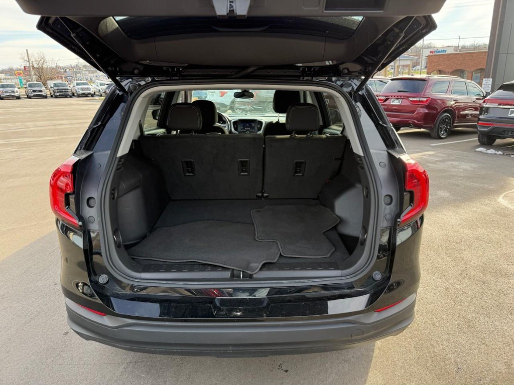 GMC Terrain Vehicle Full-screen Gallery Image 06