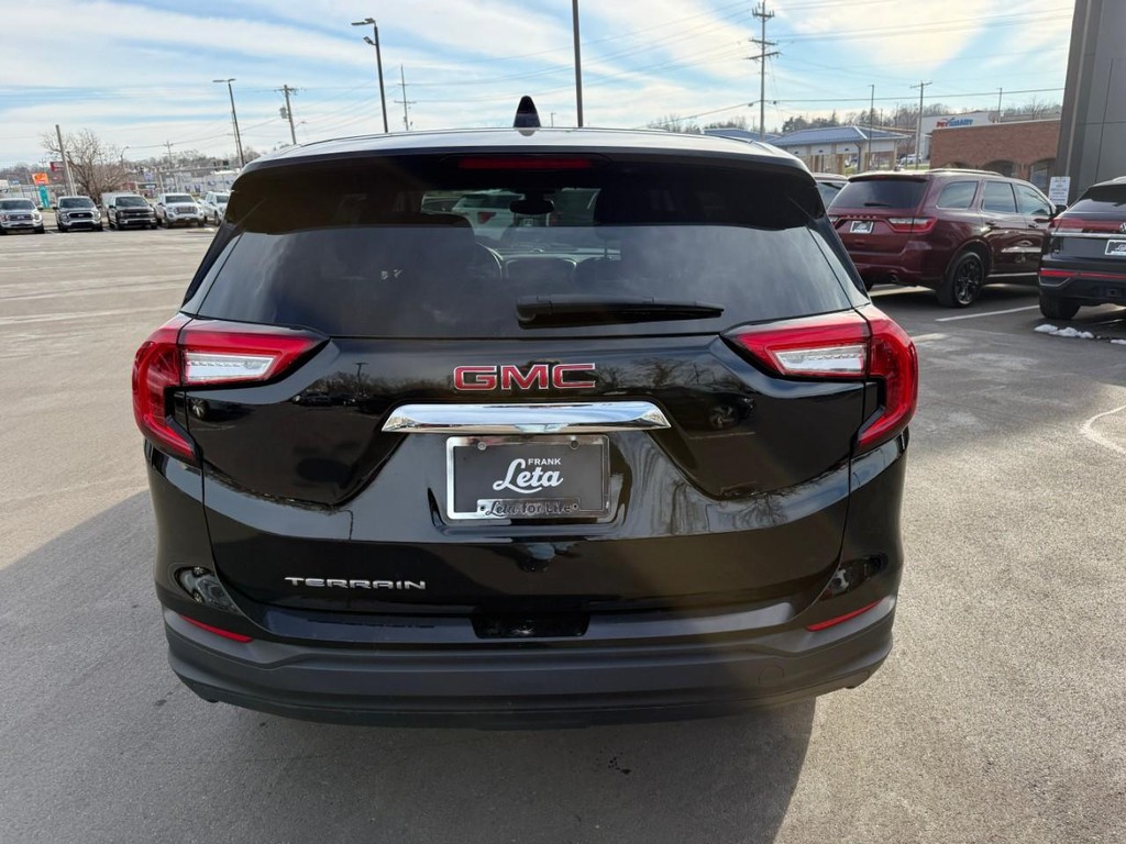 GMC Terrain Vehicle Full-screen Gallery Image 07