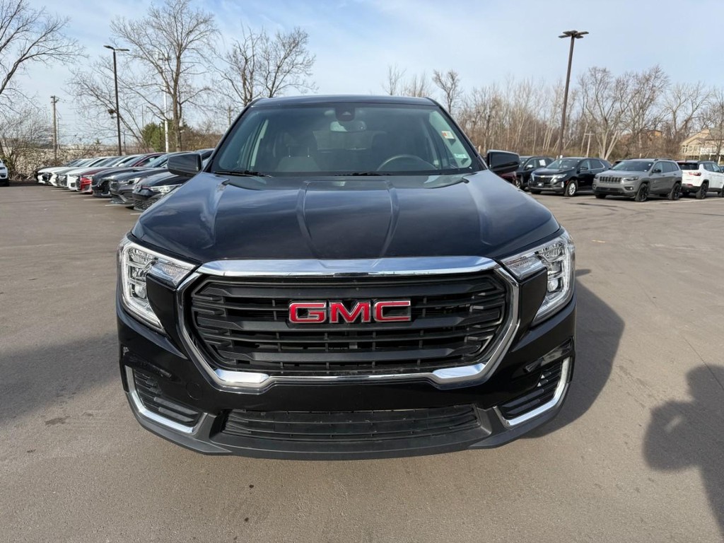GMC Terrain Vehicle Full-screen Gallery Image 09