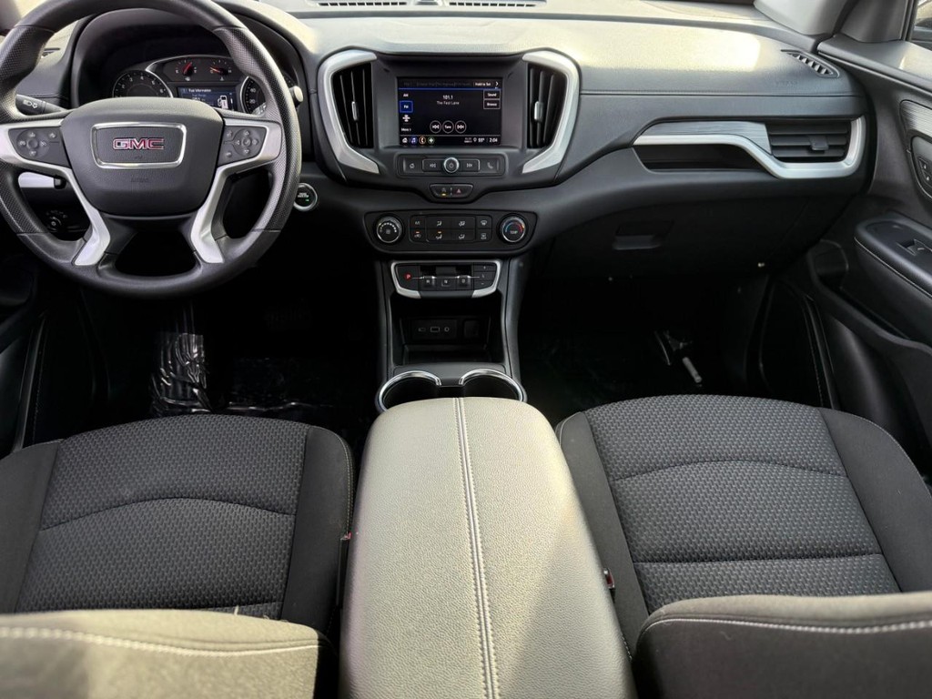 GMC Terrain Vehicle Full-screen Gallery Image 11