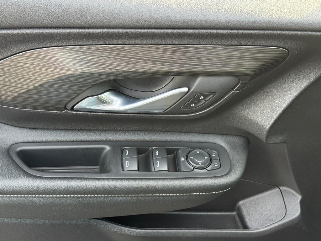 GMC Terrain Vehicle Full-screen Gallery Image 15