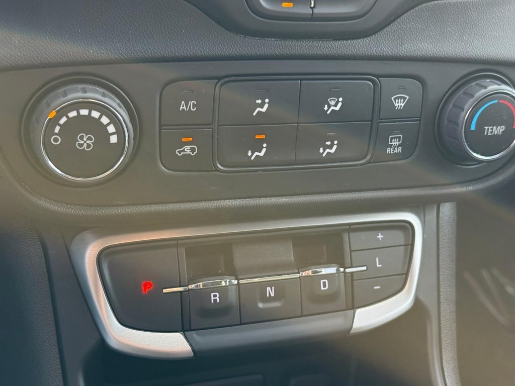 GMC Terrain Vehicle Full-screen Gallery Image 21