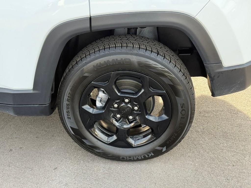 Jeep Compass Vehicle Full-screen Gallery Image 05