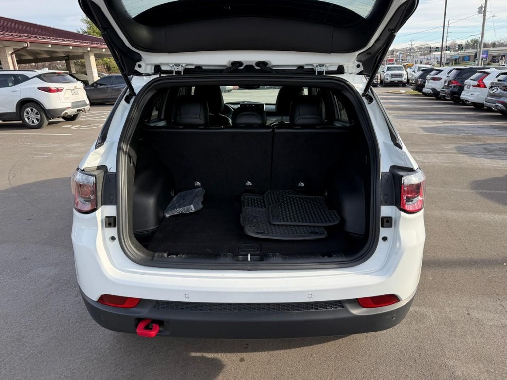 Jeep Compass Vehicle Full-screen Gallery Image 07