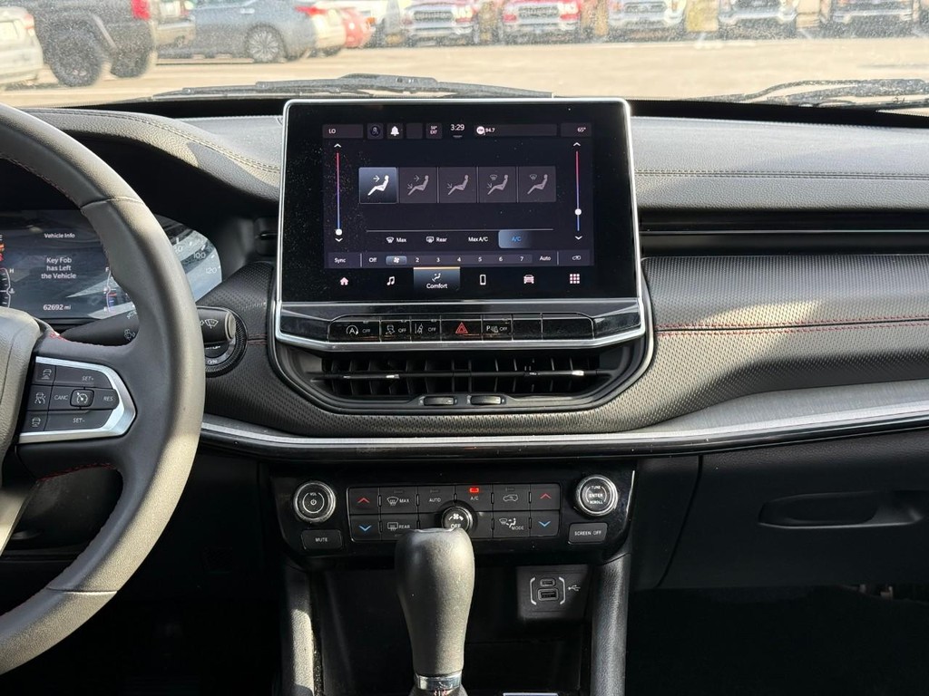 Jeep Compass Vehicle Full-screen Gallery Image 14