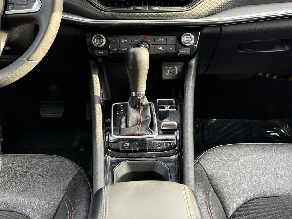 Jeep Compass Vehicle Full-screen Gallery Image 15