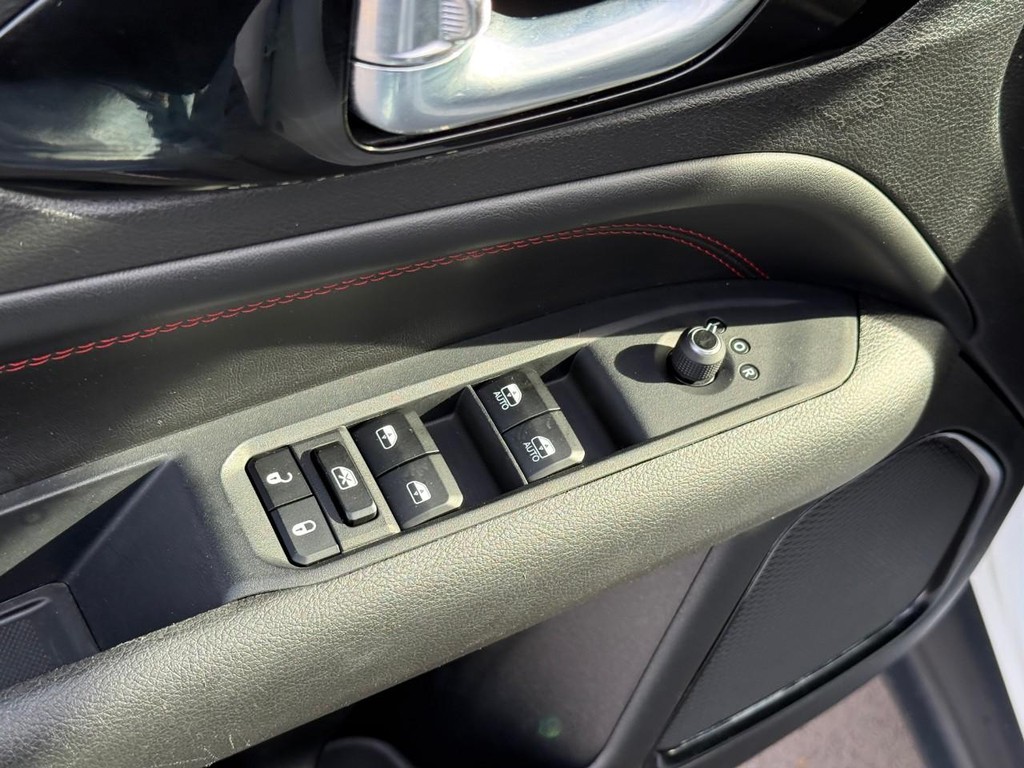 Jeep Compass Vehicle Full-screen Gallery Image 17