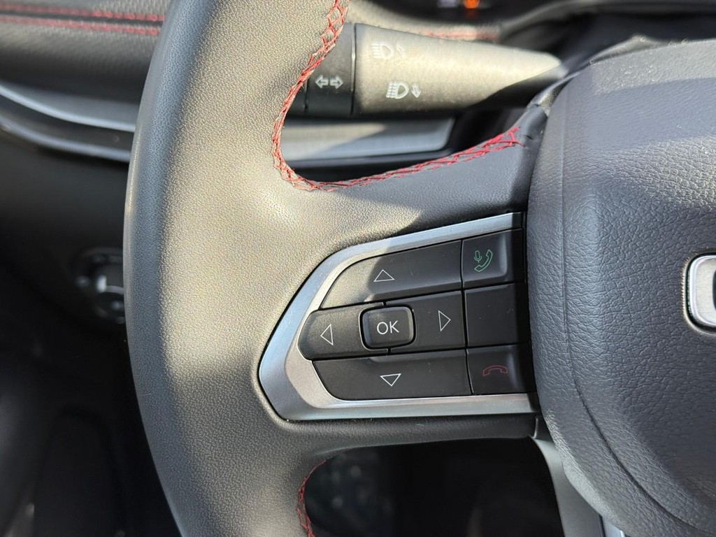 Jeep Compass Vehicle Full-screen Gallery Image 20