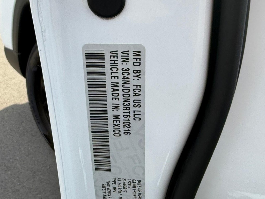 Jeep Compass Vehicle Full-screen Gallery Image 25