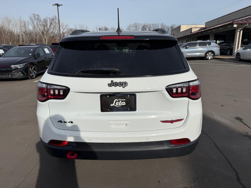 Jeep Compass Vehicle Full-screen Gallery Image 08