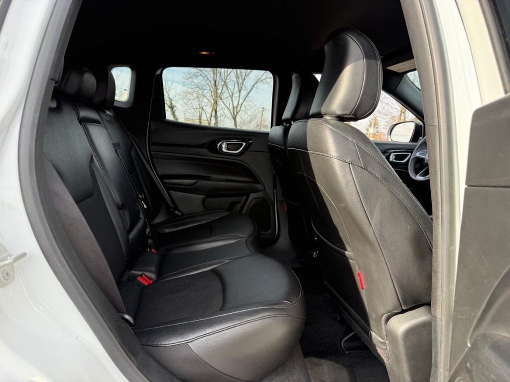 Jeep Compass Vehicle Full-screen Gallery Image 09