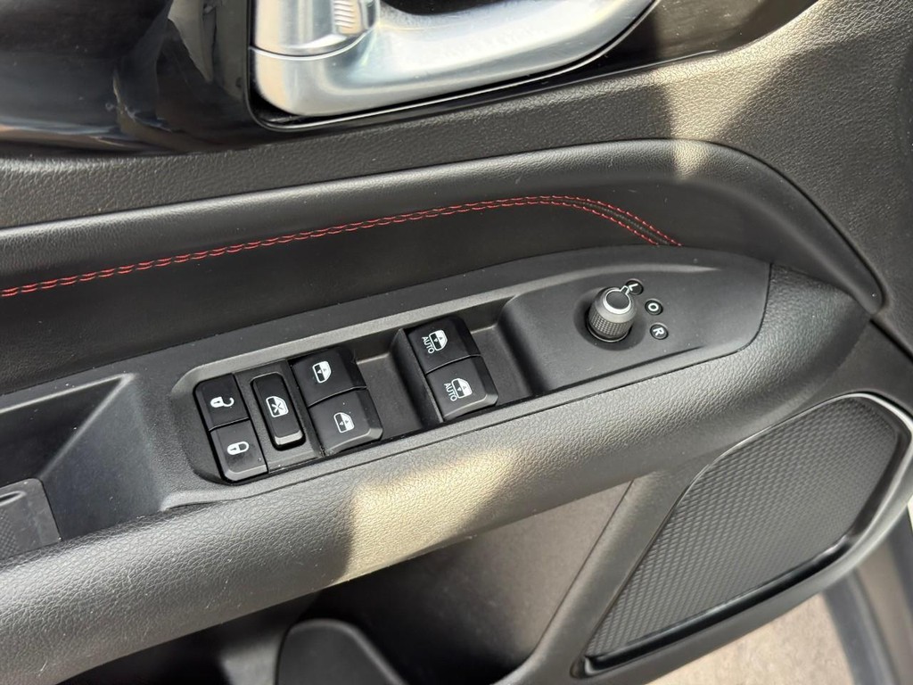 Jeep Compass Vehicle Full-screen Gallery Image 15