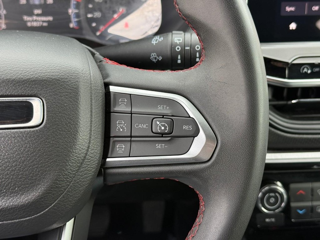 Jeep Compass Vehicle Full-screen Gallery Image 19