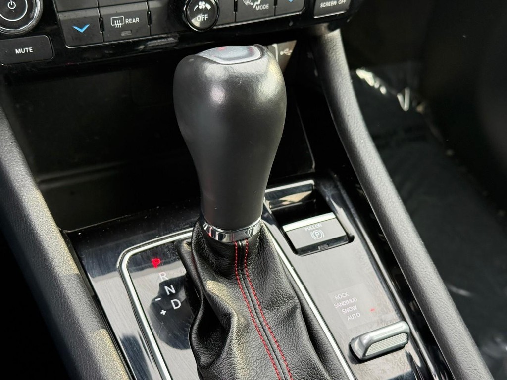 Jeep Compass Vehicle Full-screen Gallery Image 21