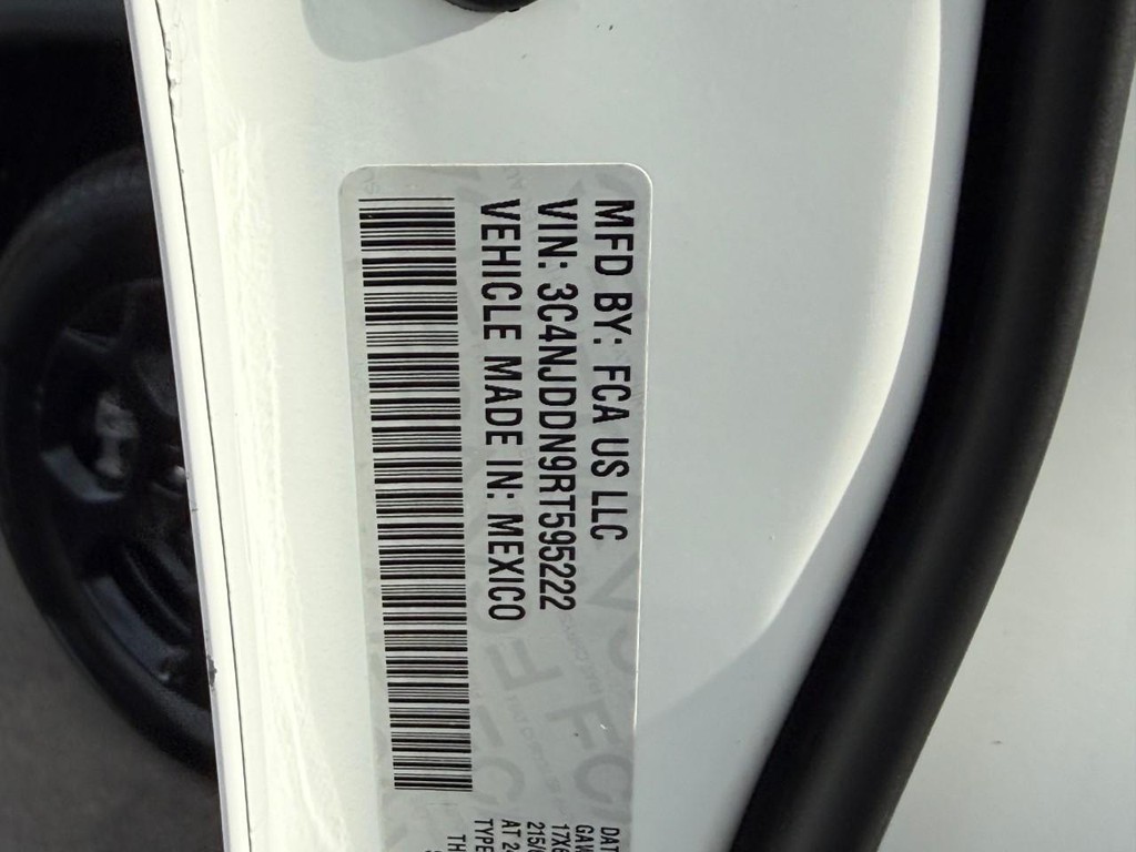 Jeep Compass Vehicle Full-screen Gallery Image 23