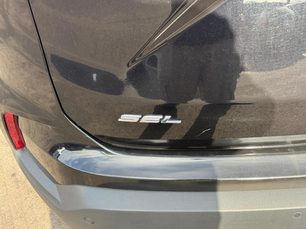 Ford Edge Vehicle Full-screen Gallery Image 06