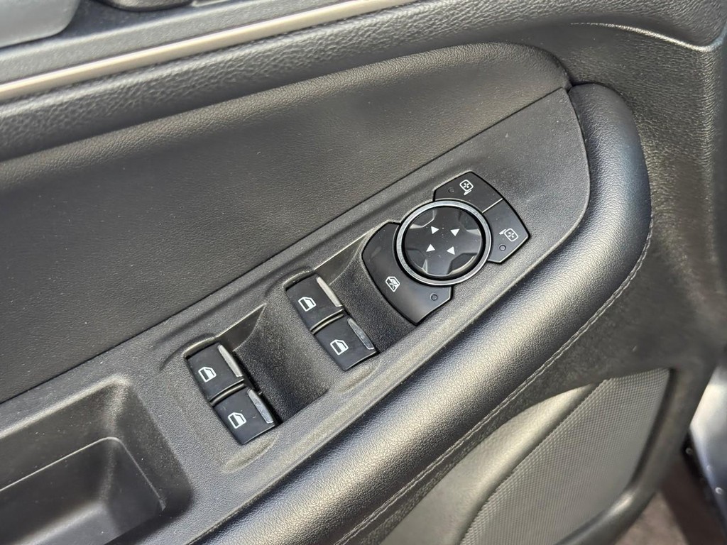 Ford Edge Vehicle Full-screen Gallery Image 18