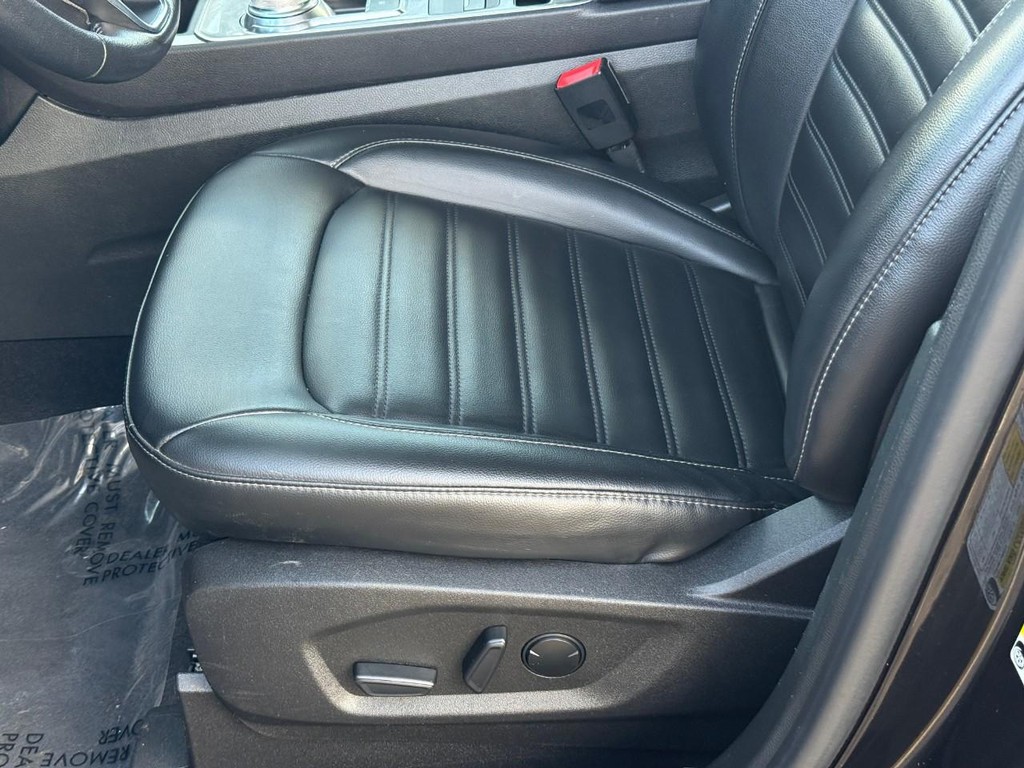 Ford Edge Vehicle Full-screen Gallery Image 19