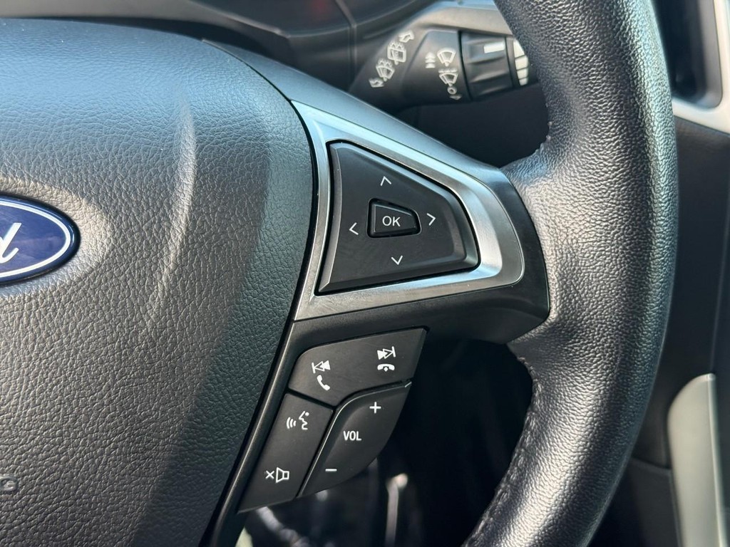 Ford Edge Vehicle Full-screen Gallery Image 23