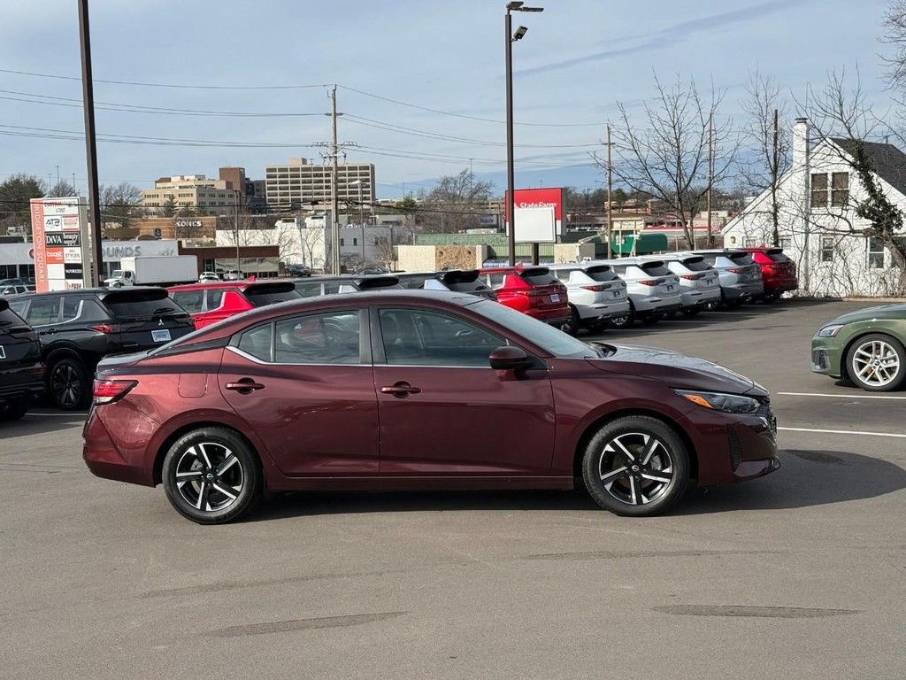 Nissan Sentra Vehicle Full-screen Gallery Image 02