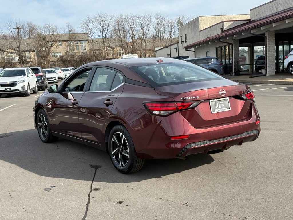 Nissan Sentra Vehicle Full-screen Gallery Image 04