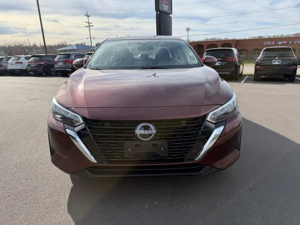 Nissan Sentra Vehicle Full-screen Gallery Image 11